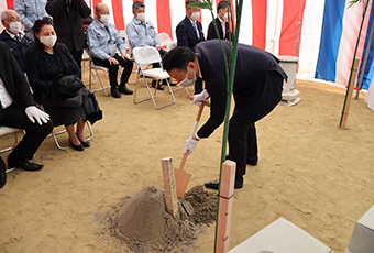 「家族葬ホール 家族物語 泉」の起工式
